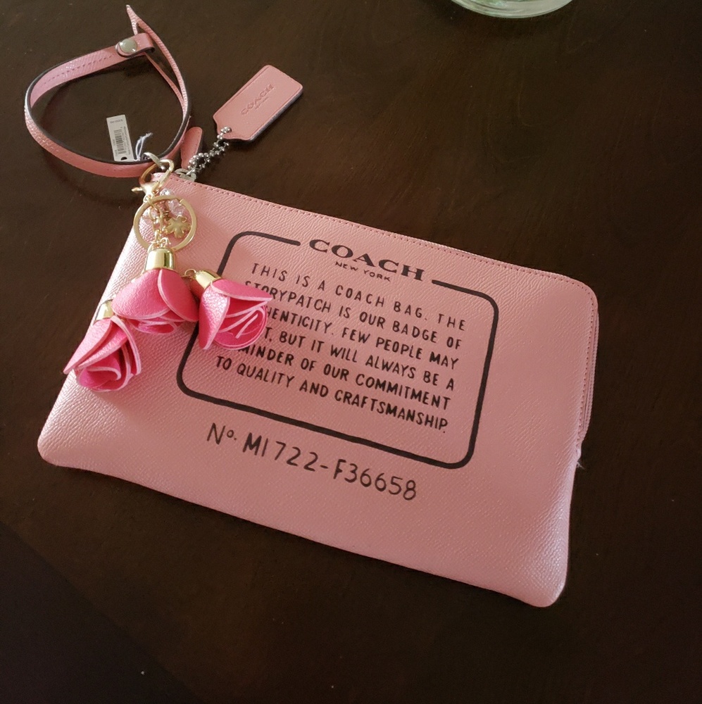 Coach Large Wristlet Clutch Bag Purse ♡ NEW